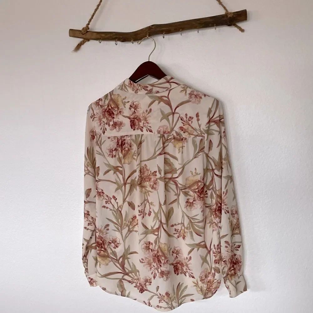 Cream floral button up - Picture 2 of 3